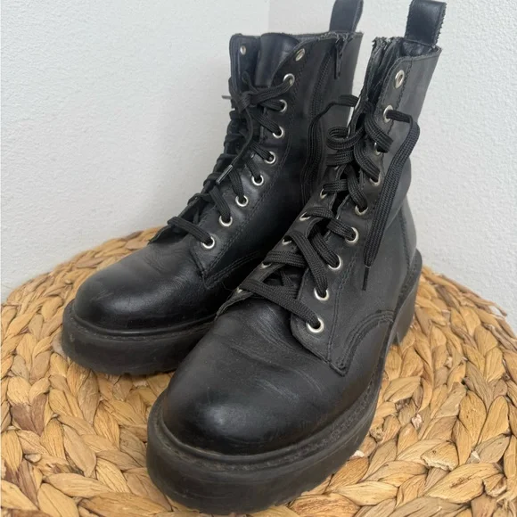 Steve Madden Black Combat Boots leather platform, lace up Moto biker - Picture 2 of 5